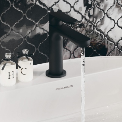 Смеситель для раковины OLE однорычажный без донного клапана 3/8, матовый черный Смеситель для раковины OLE однорычажный без донного клапана 3/8, матовый черный